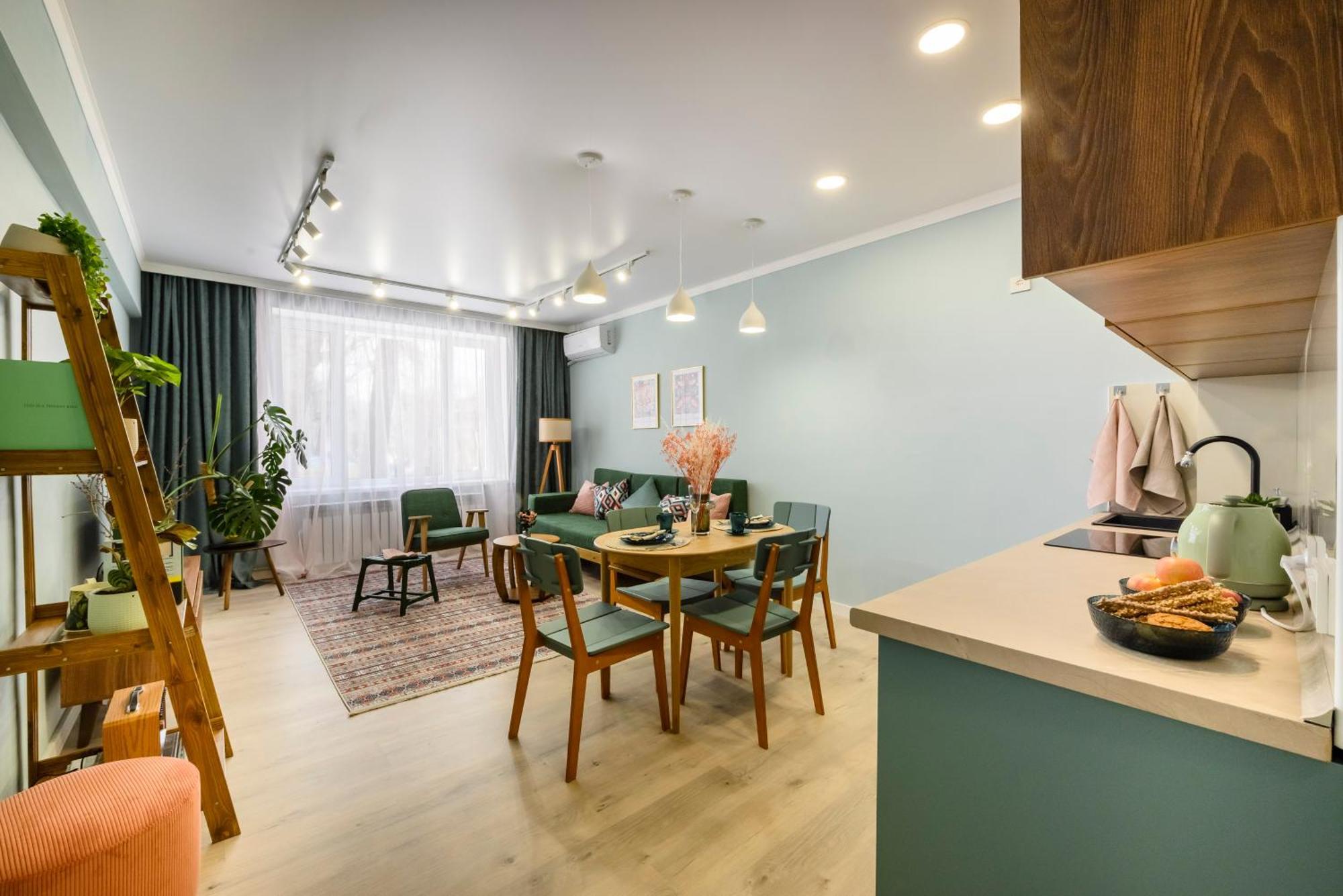 Mid-Century Charm Apartments В Центре Алматы 外观 照片